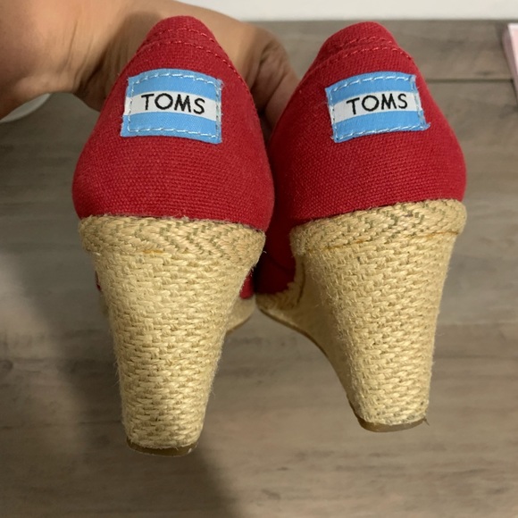 Toms red canvas wedges size 9 (used) - Picture 8 of 9